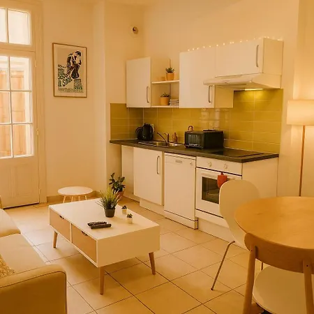 Appartement 4 Voyageurs Avec Terrasse Et Wifi - Proche Cité Médiévale